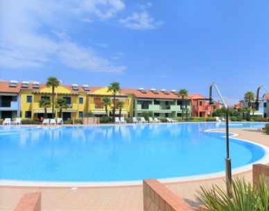 Aprilia Marittima Porto Antico Village piscina  